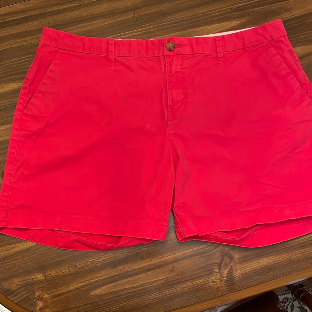 Old Navy Women’s Shorts, pink, size 14, 97% cotton 3% spandex front pockets